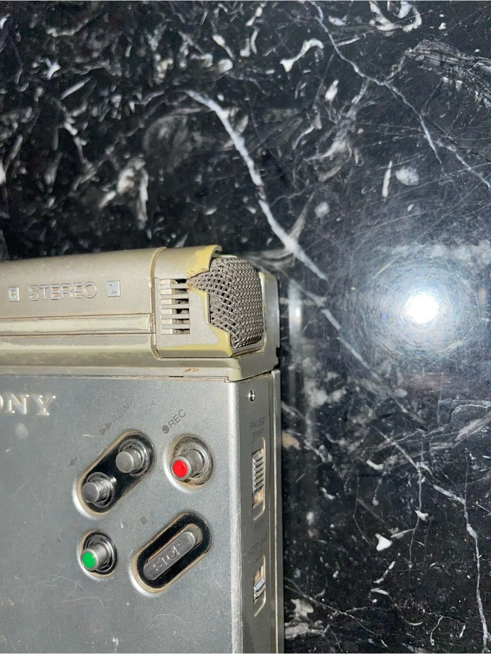 VINTAGE SONY WM-R2 RECORDING WALKMAN - FOR PARTS OR REPAIR